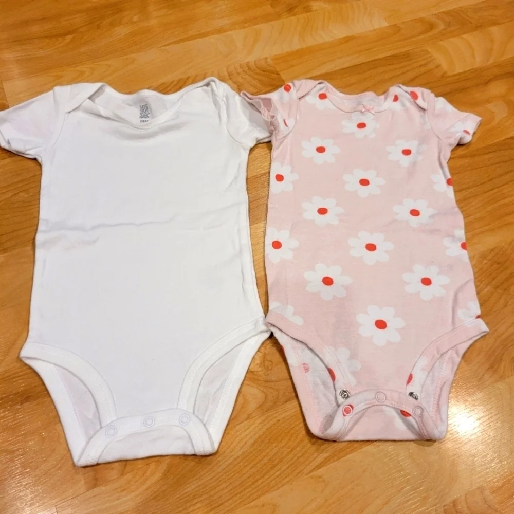 Carter's Short Sleeve Onesie Bundle Size 24 Months